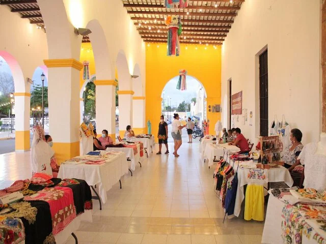 Go shopping at the Craft Market